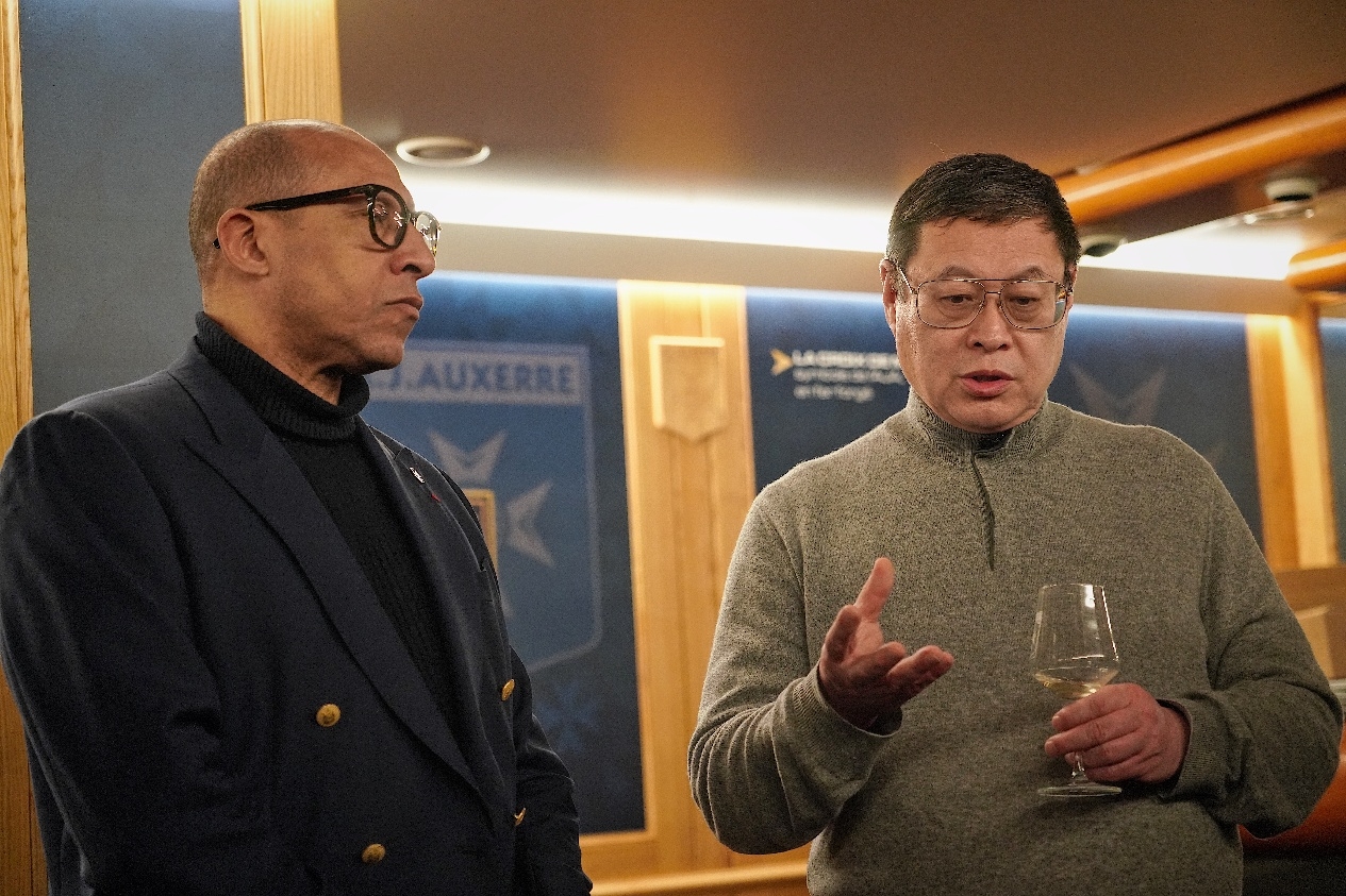 法國足協(xié)主席迪亞洛做客歐塞爾，并與董事會主席周云杰會晤