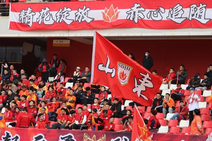 主場上萬名球迷的吶喊助威，給山東體彩女足征戰(zhàn)女超增添了能量與動力