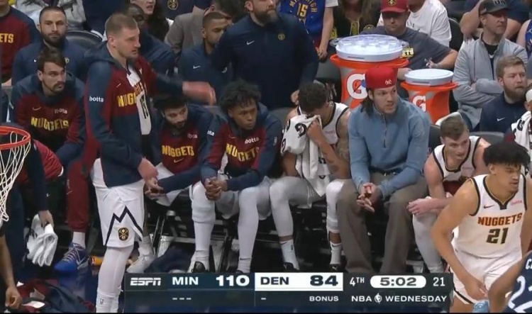 落后26分之多！掘金末節(jié)還剩5分鐘換上替補練兵 投子認負！