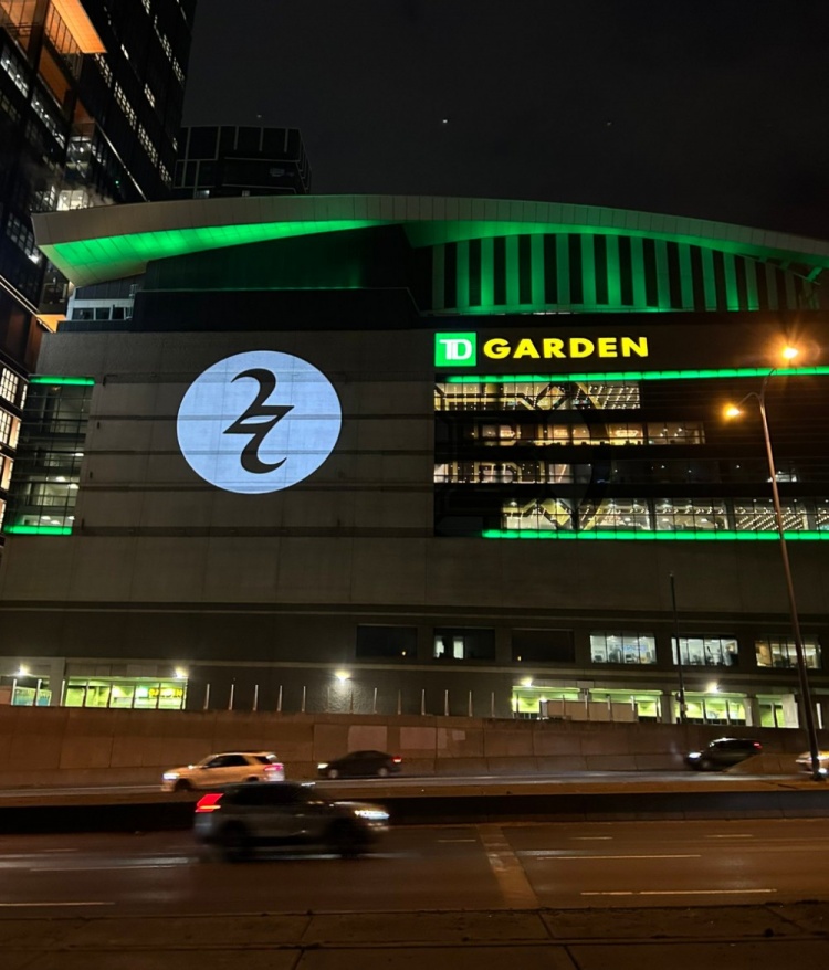 不僅場上閃耀！波士頓城遍布亞歷山大的個人Logo 包括綠軍主場