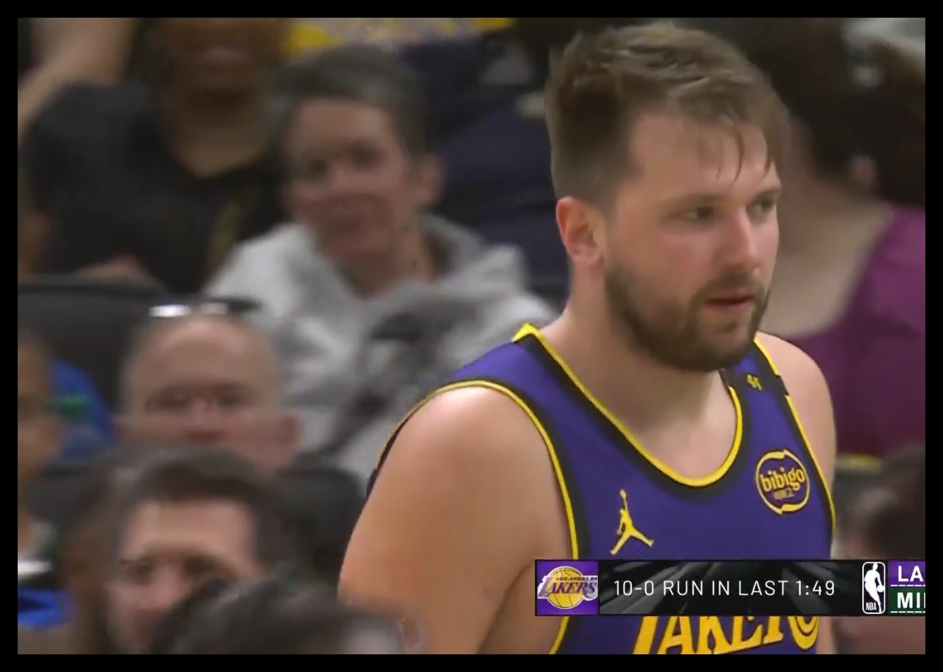 太強(qiáng)了！東契奇撤步金雞獨(dú)立后仰三分也能進(jìn) 上來就打了個(gè)10-0！