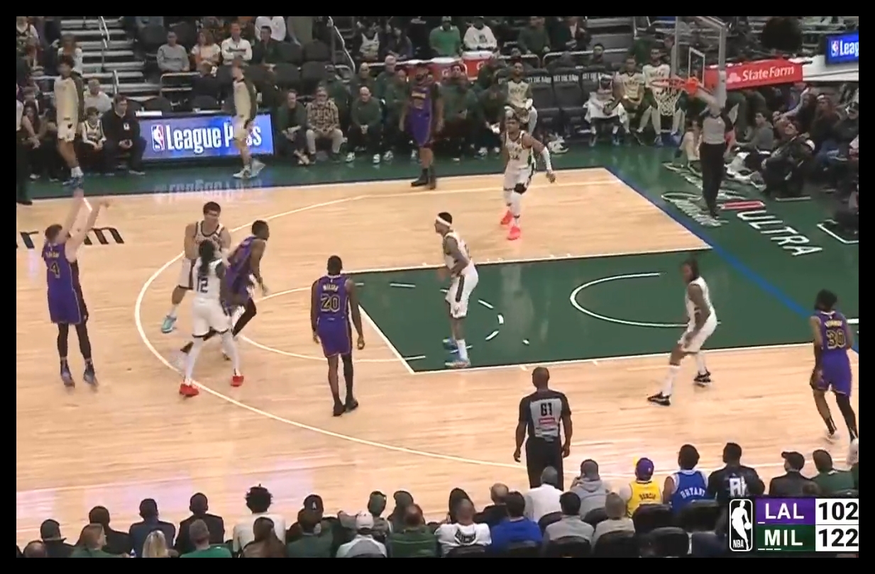 投降了！比賽還剩3分多鐘湖人落后20分 雷迪克派上純替補陣容