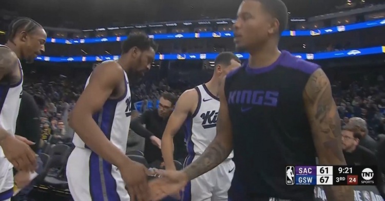 奮力反擊！拉文三分將分差追到6分打停勇士 國(guó)王最多落后23分