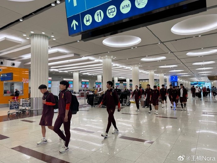 進(jìn)入客戰(zhàn)沙特最后沖刺！國足離開迪拜，乘坐班機(jī)前往利雅得