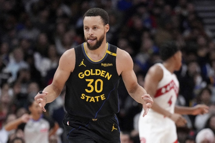 周四競(jìng)彩籃球強(qiáng)檔：庫(kù)里復(fù)出戰(zhàn)猛龍 雄鹿內(nèi)線存隱憂