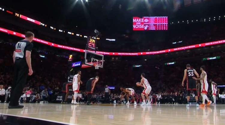 太差勁了！申京再造殺傷但是繼續(xù)兩罰不中 罰球已4中0