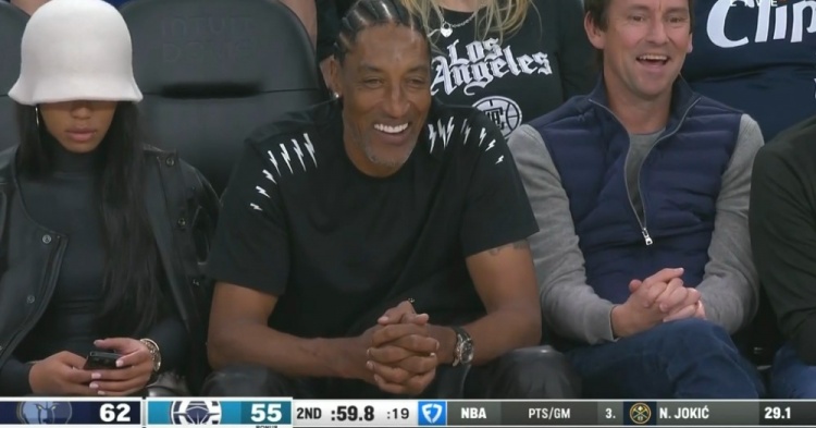 助陣親兒子！皮蓬現(xiàn)場(chǎng)觀戰(zhàn)灰熊比賽 小皮蓬進(jìn)球后非常開心