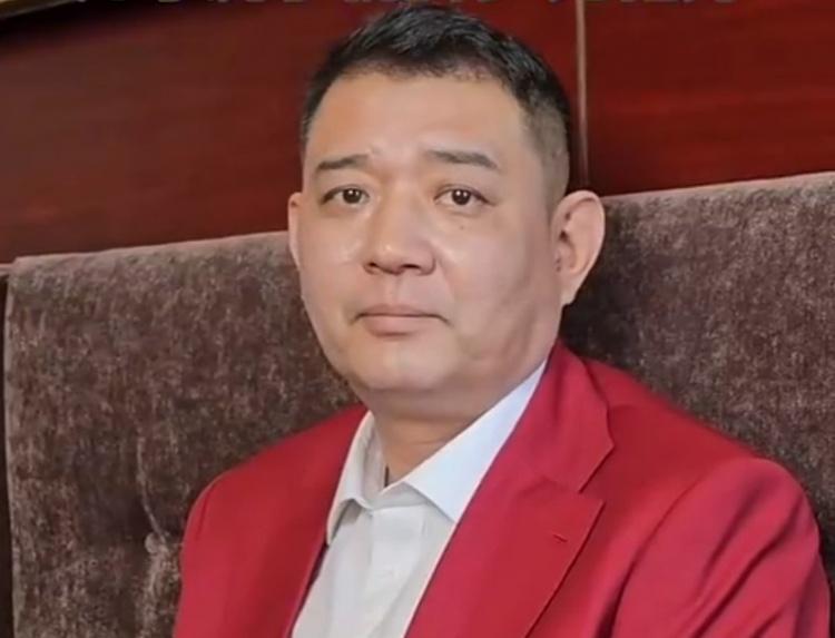 鞏曉彬：剛打球時(shí)工資20多塊錢 主要給父母、給家里改善生活