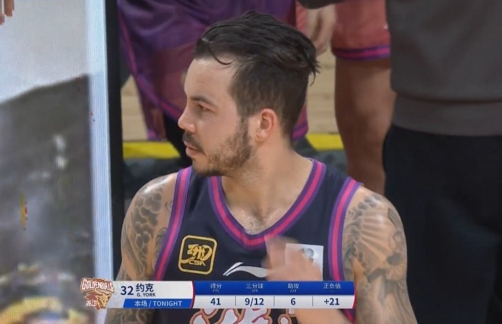 超級(jí)得分手！約克三節(jié)19中14&9記三分轟下41分3板5助1斷