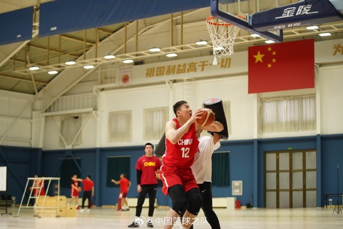 中國(guó)籃球之隊(duì)官博：大塊頭 大能量 祝李炎哲25歲生日快樂！