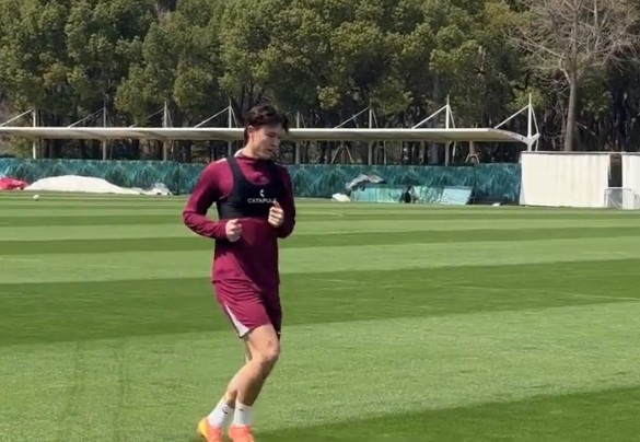 記者：沈子貴在教練帶領下恢復，去年遭右腿十字韌帶完全斷裂