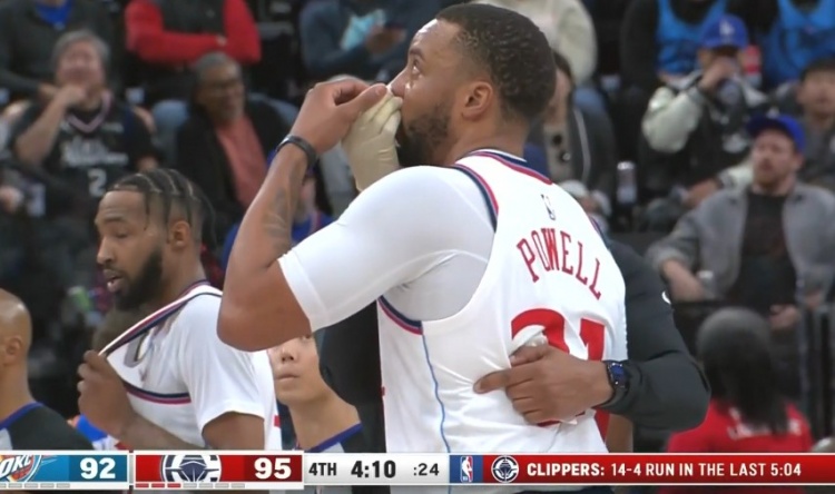 真正的“血帽”！鮑威爾上籃遭亞歷山大封蓋 被打到鼻子血流不止