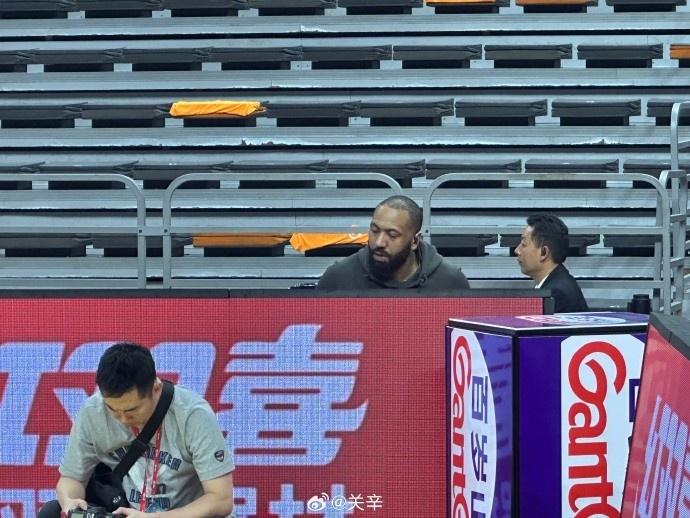 今晚不打？廣東主場迎戰(zhàn)廣廈 吉倫沃特一身便裝現(xiàn)身球館