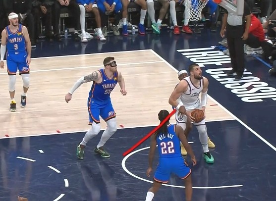 雷霆VS快船裁判報告：亞歷山大對祖巴茨打手犯規(guī) 后者應(yīng)獲兩罰