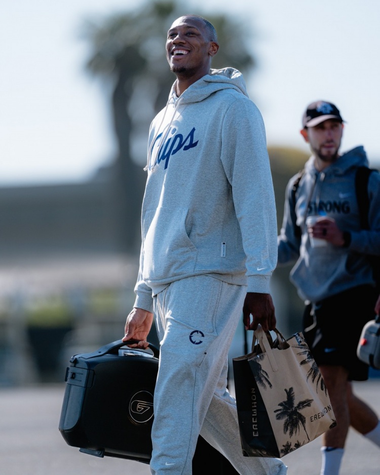 哈登隨隊出征！快船官方曬出球隊登機照：出征東部??！