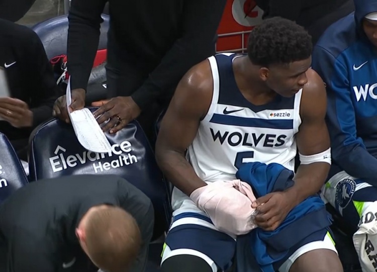 受傷病影響！愛德華茲19投7中&三分11中1 得到17分2板4助1斷