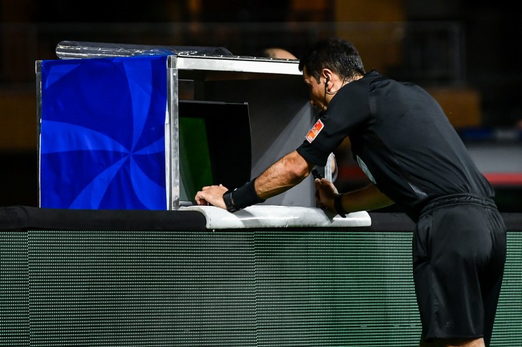 記者：意足協(xié)正式請求FIFA引入VAR挑戰(zhàn)規(guī)則，由意丙和意女足試行