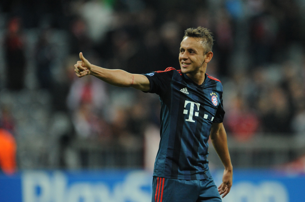 圖片報(bào)：39歲拉菲尼亞缺席主隊(duì)比賽，卻參加拜仁傳奇隊(duì)比賽引爭(zhēng)議