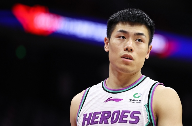 太準(zhǔn)了！劉毅半場6中4&3記三分拿下13分 刷新賽季新高