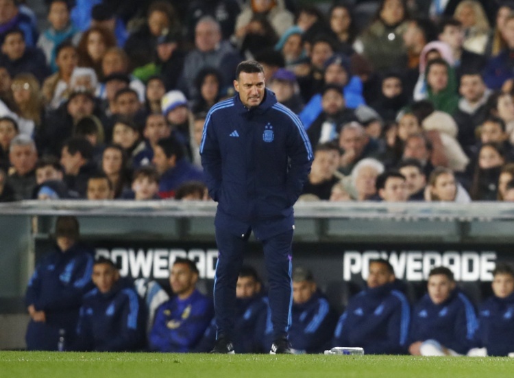 斯卡洛尼：會(huì)讓梅西自己決定踢不踢世界杯；巴西一定會(huì)渡過(guò)難關(guān)