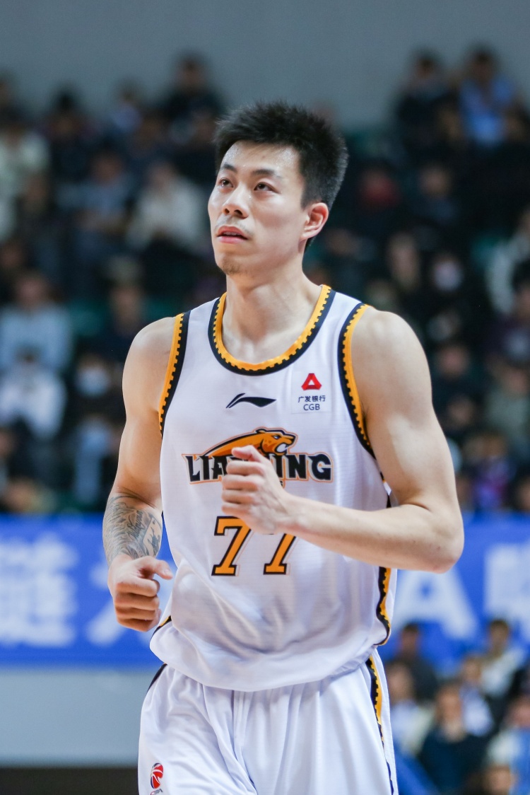 媒體人：張鎮(zhèn)麟、韓德君將因傷缺席今晚對陣北控的比賽