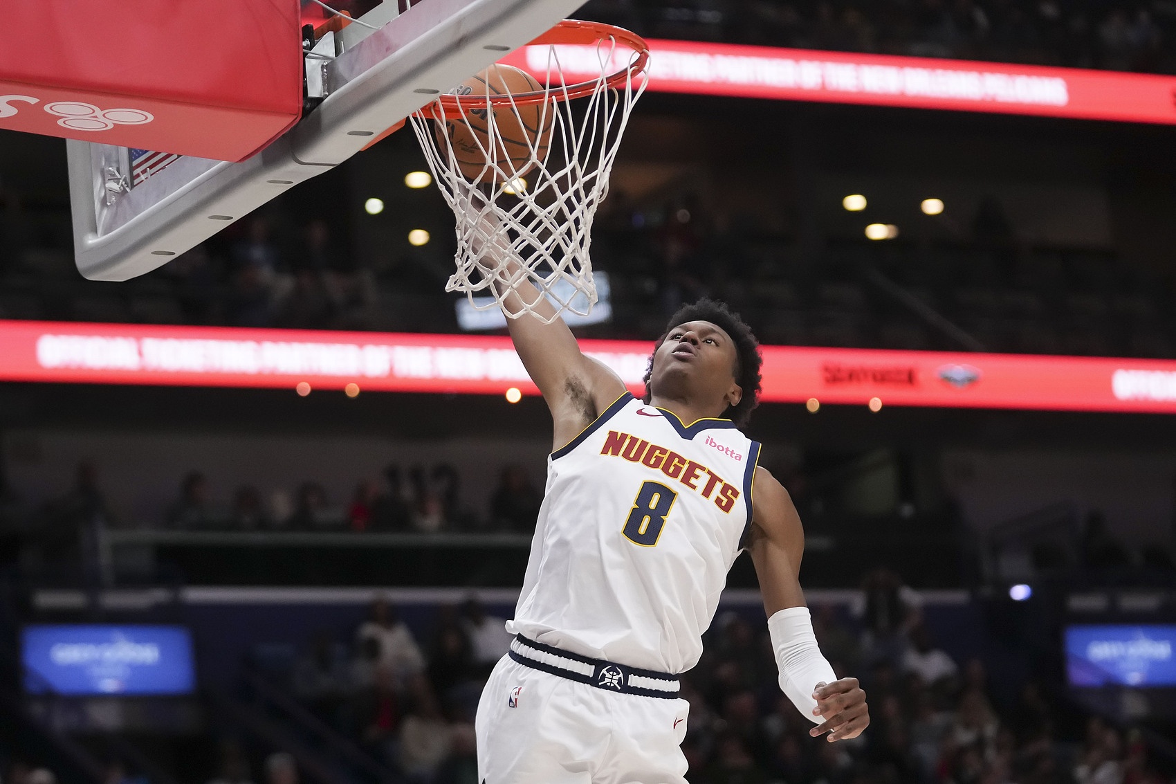 立下奇功！沃特森7中6拿到16分 三分4中4