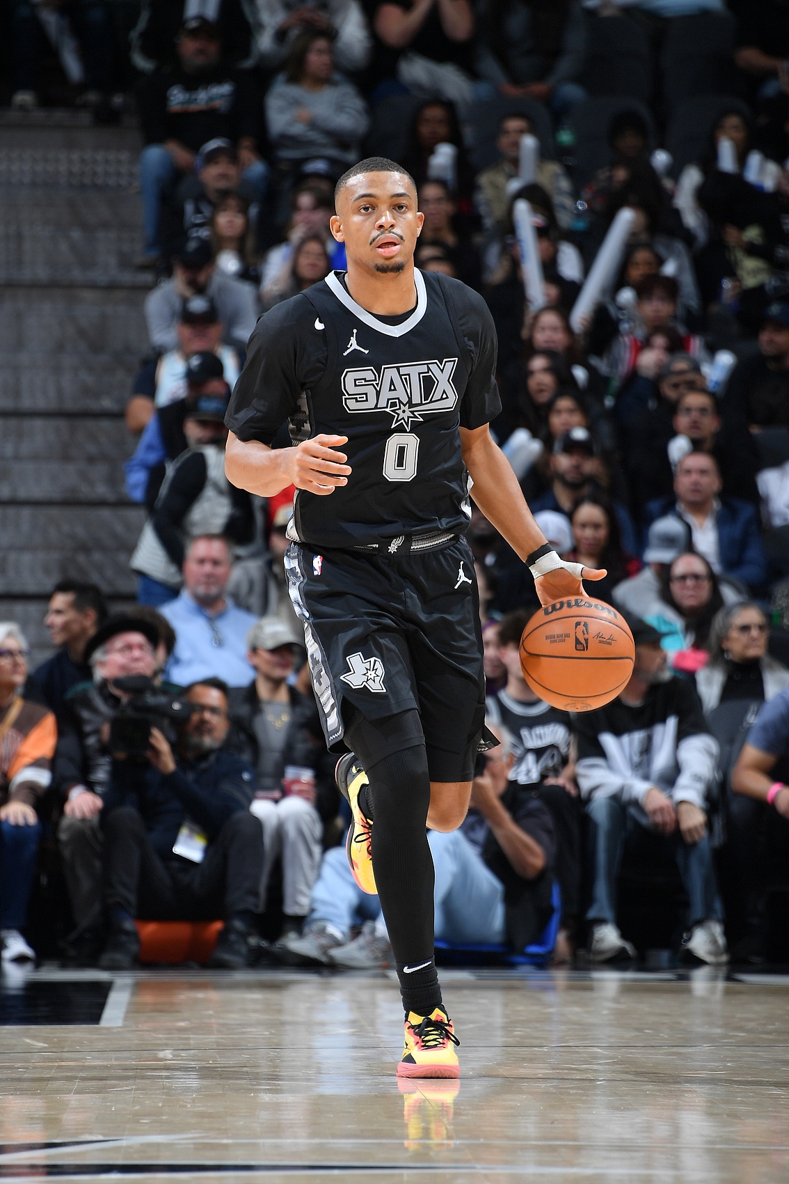 高效替補(bǔ)！凱爾登9投7中&罰球4中4 貢獻(xiàn)18分5板2助