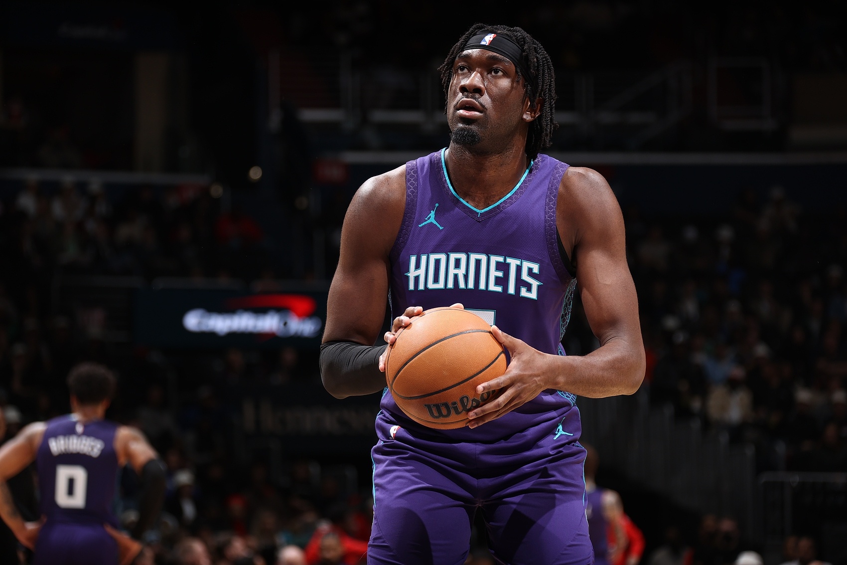 高效表現(xiàn)！馬威半場5中4拿到8分4籃板2蓋帽