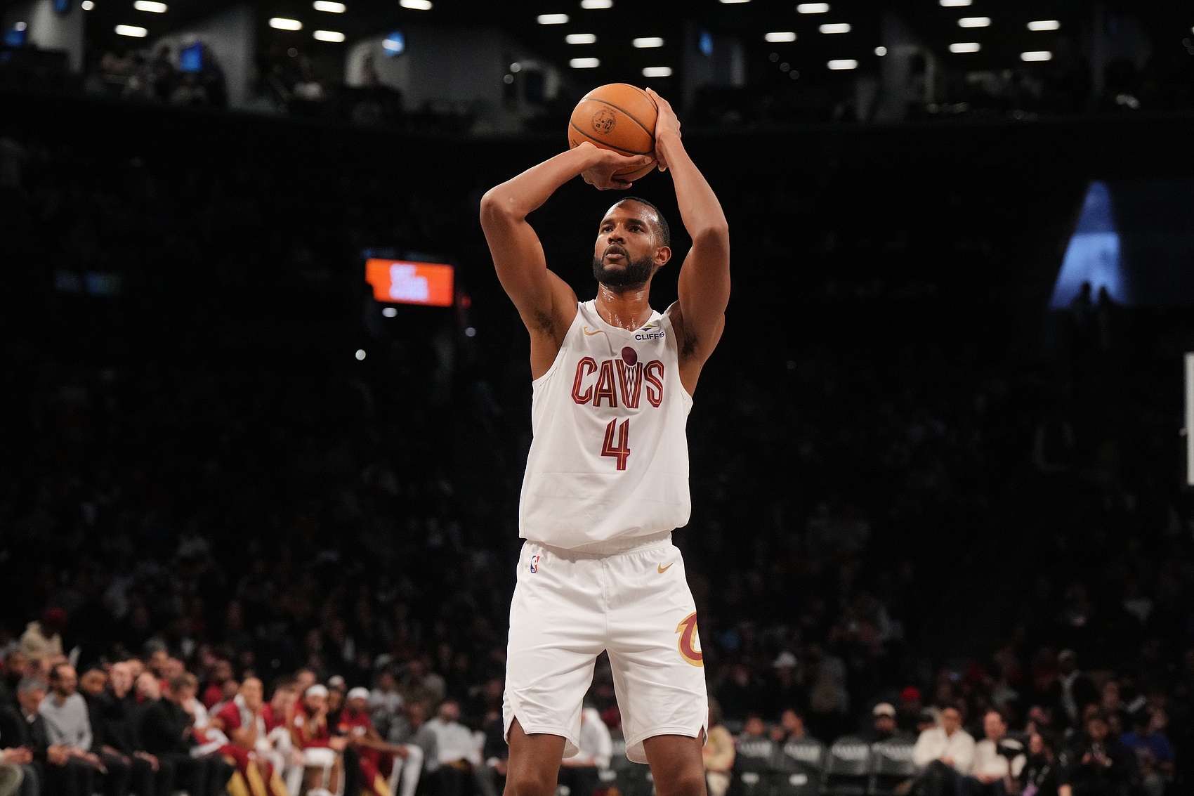 強！小莫布里16投9中&三分6中3 得到22分11板3助2帽