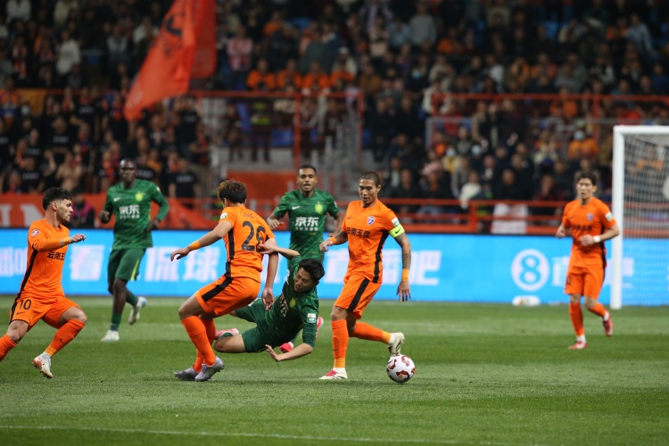 昨日云南玉昆在五華與梅州客家進行教學賽，最終兩隊1-1戰(zhàn)平