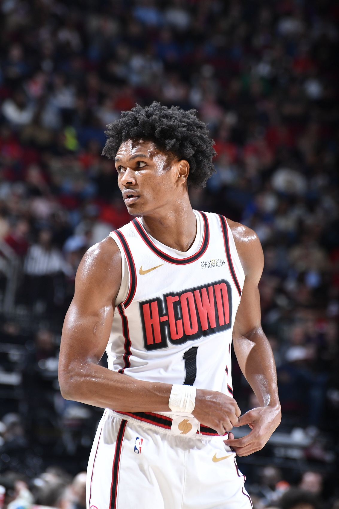 22歲51天！阿門單場(chǎng)至少攬15分5板5助5斷 火箭隊(duì)史最年輕！