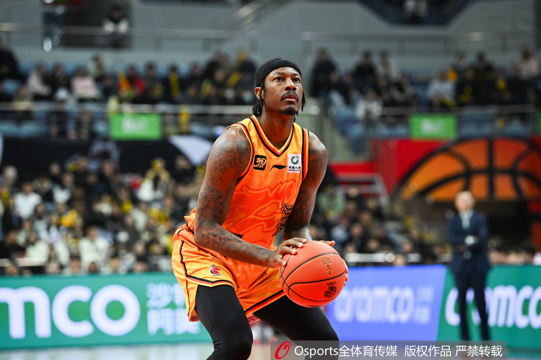 殺傷力相當(dāng)強(qiáng)！湯普森和古德溫上半場(chǎng)共計(jì)造到18個(gè)罰球&合砍30分