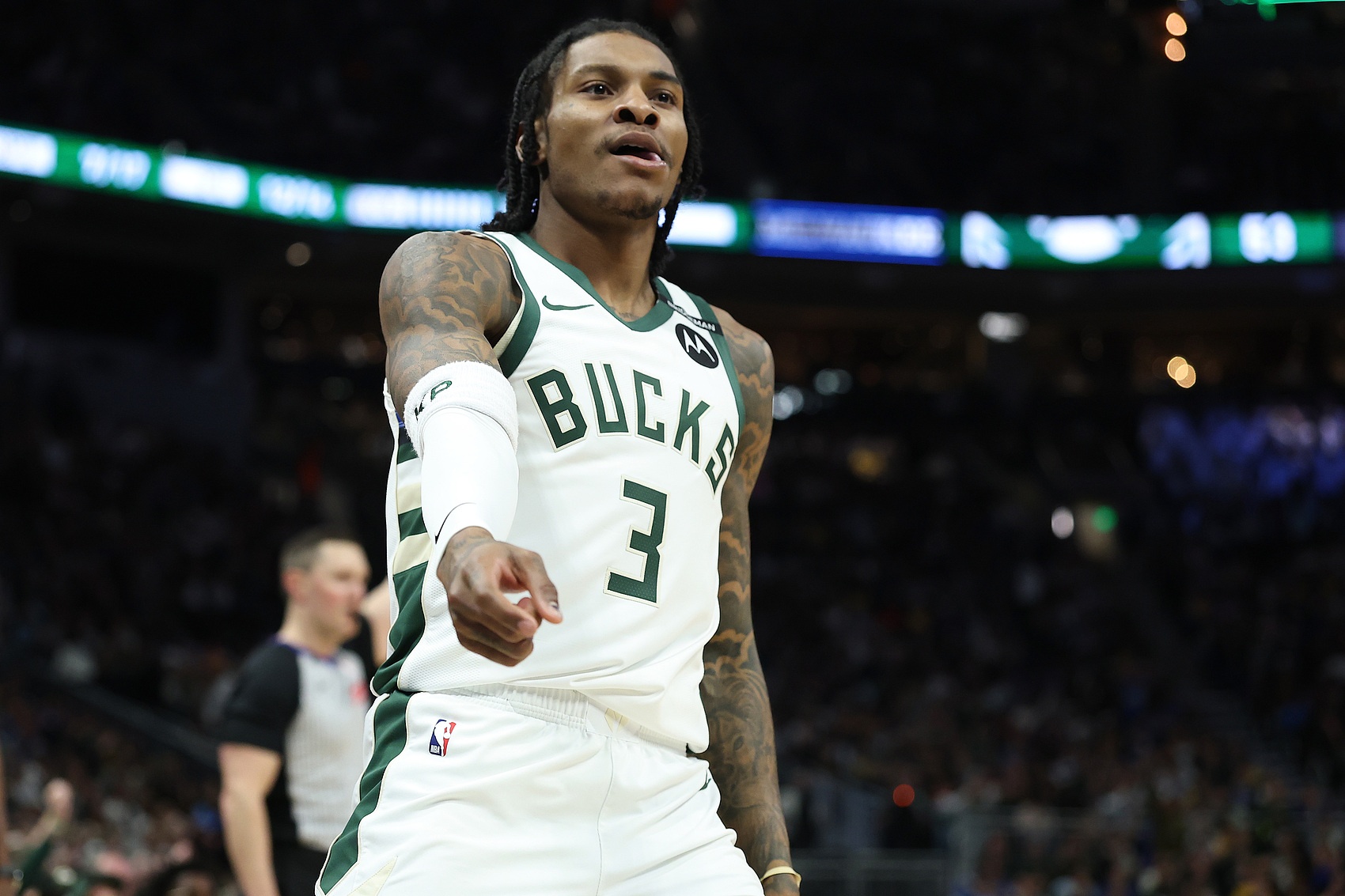 替補(bǔ)帶隊(duì)有活力！小凱文-波特替補(bǔ)10中8拿到18分6助攻 正負(fù)值+15