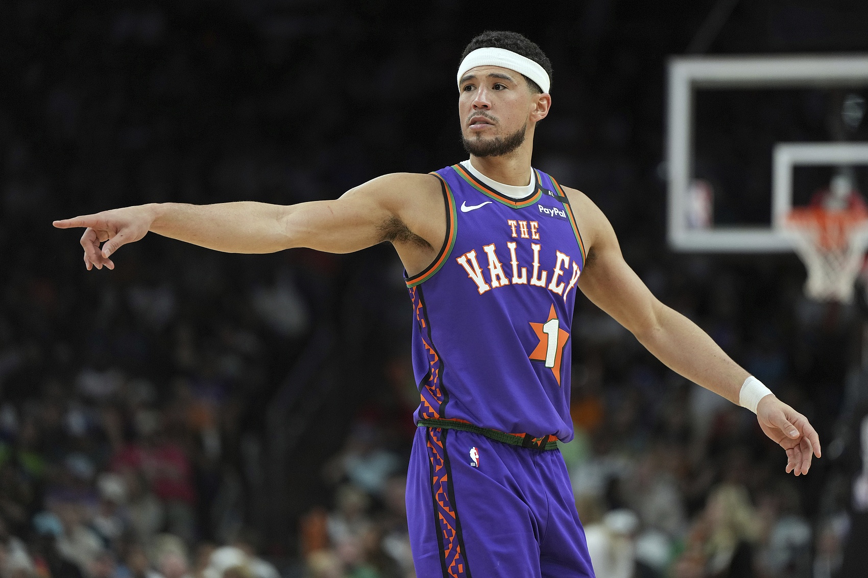 準(zhǔn)絕殺完成救贖！布克18中7拿到19分7板12助