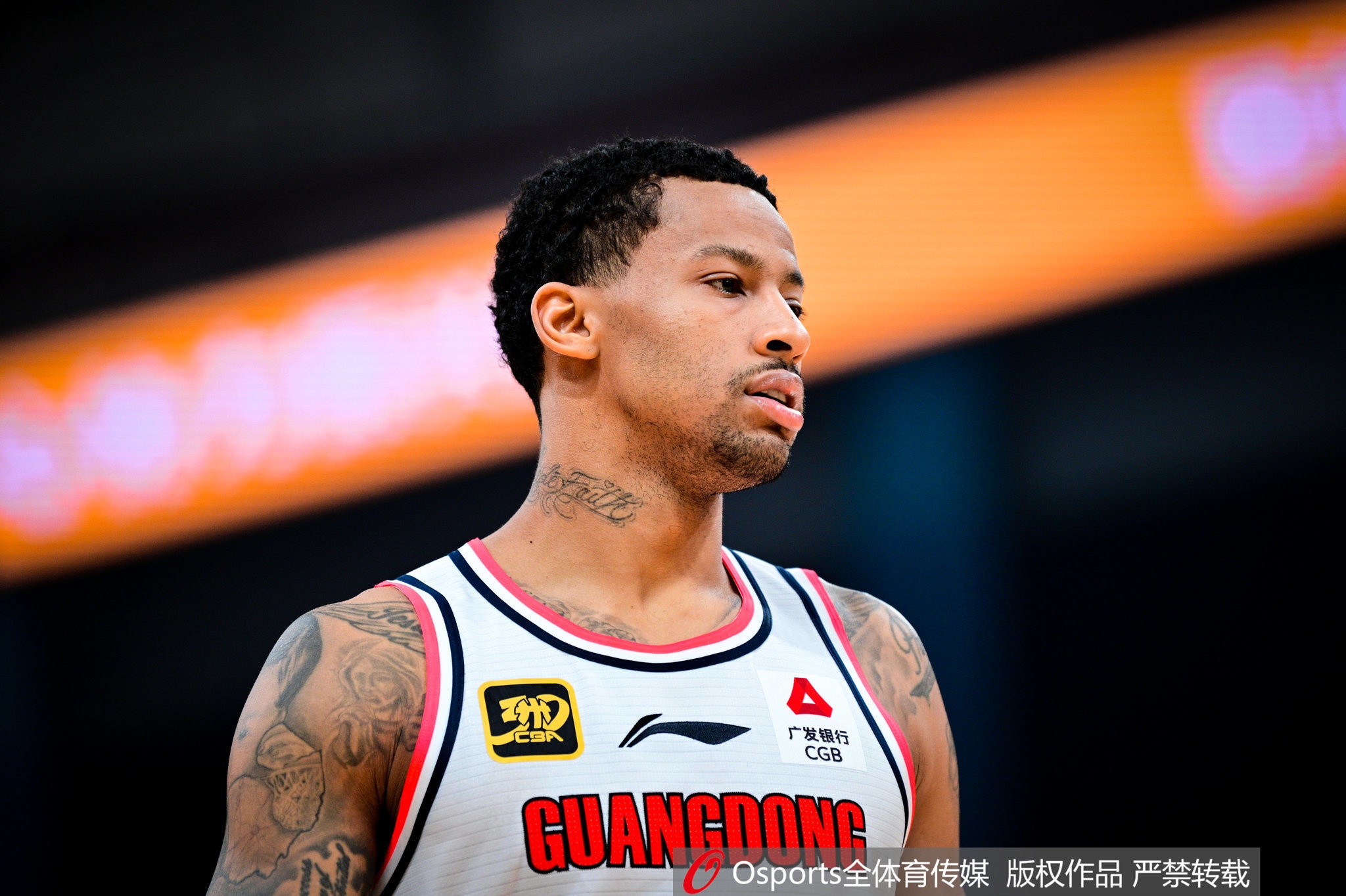 直播吧：廣東男籃留下伯克是為給徐杰、胡明軒提供輪換人選