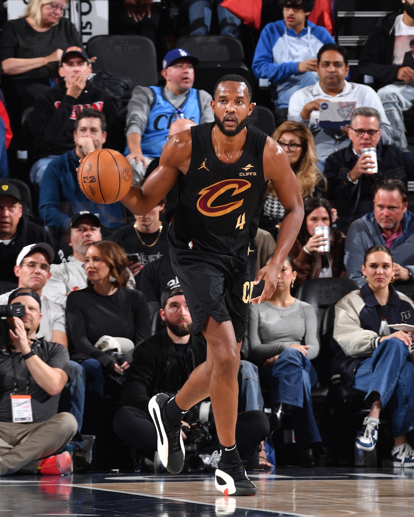 定海神針！莫布里內(nèi)外開花連得7分 單節(jié)6中5&三分1中1得到12分