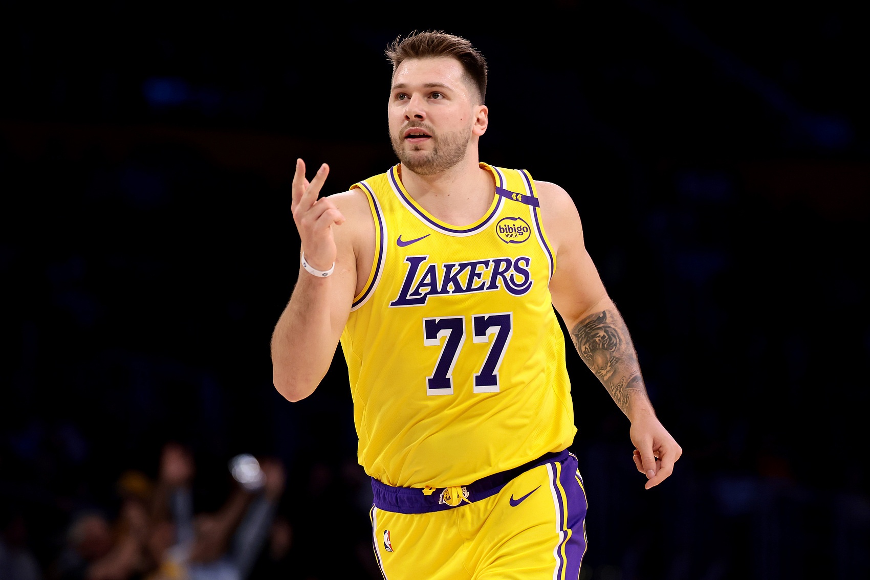 新任群主！東契奇23中9&11罰10中 空砍32分7籃板7助攻&正負值-9